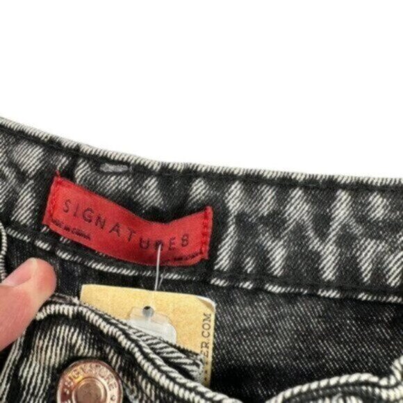 NWT Signature8 | Black Denim Distressed Shorts Size Medium - Picture 10 of 13